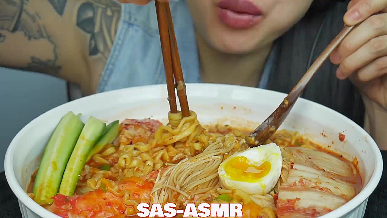 چالش غذا خوری اسمر:خوردن نودل...