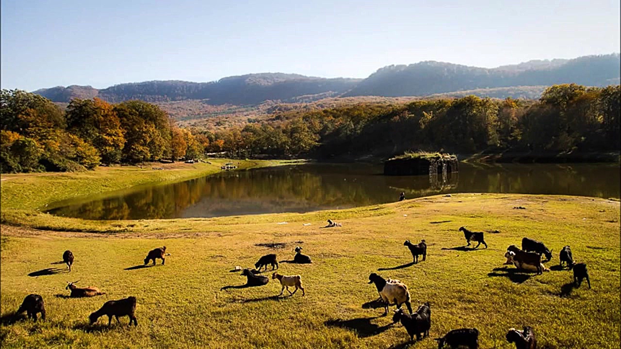 سفرهای نوروزی  پاییز دریاچه عب...