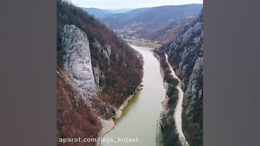 مجسمه لرد مورگان