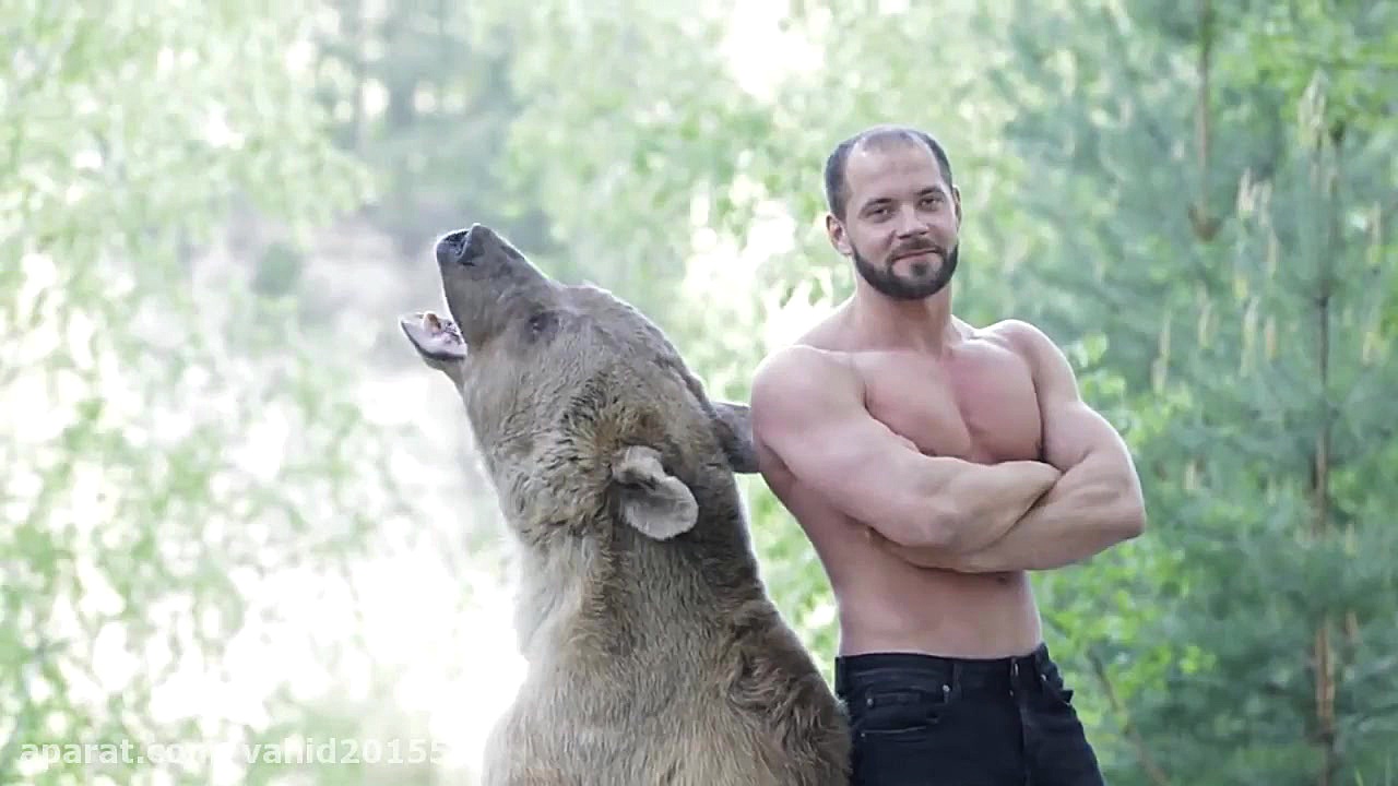 دوستی عجیب بین انسان و خرس بزر...