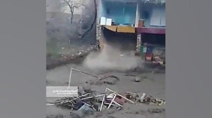 تخریب یک خانه به علت سیلاب در...
