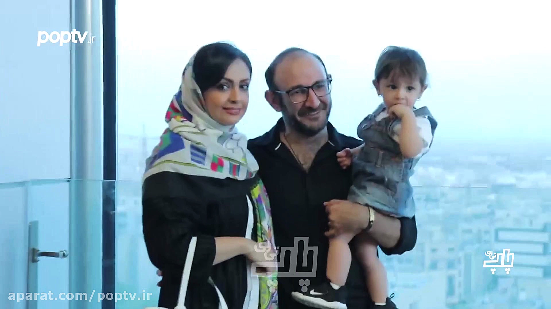 هدایت هاشمی به همراه همسر و فر...