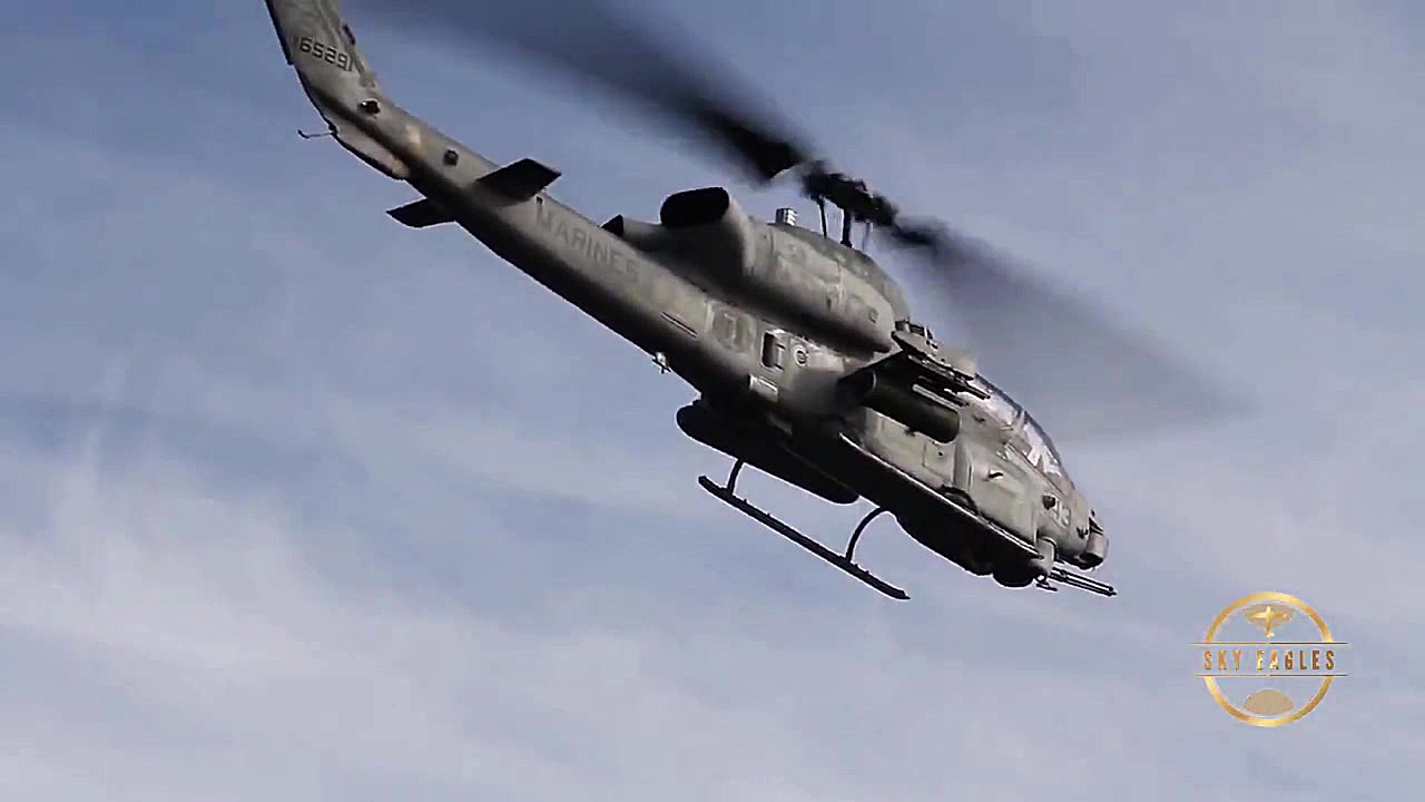 پرواز بالگردهای سوپر کبرا از ر...