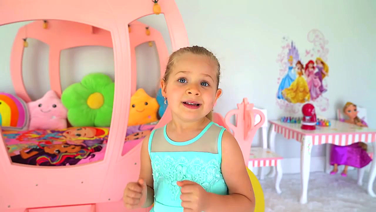 Diana Pretend Play with Toy Se...