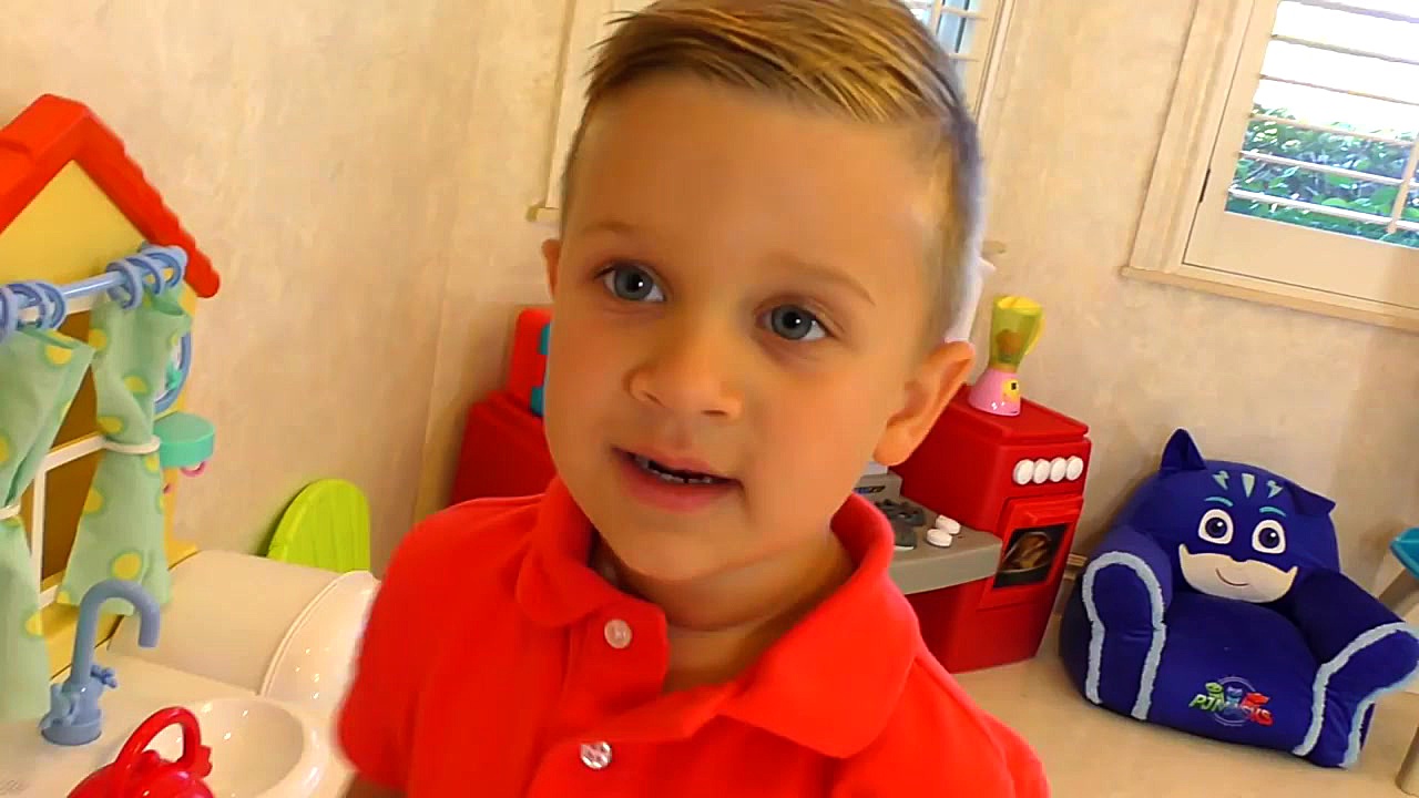 دیانا از عروسک گرگروک پرستاری...