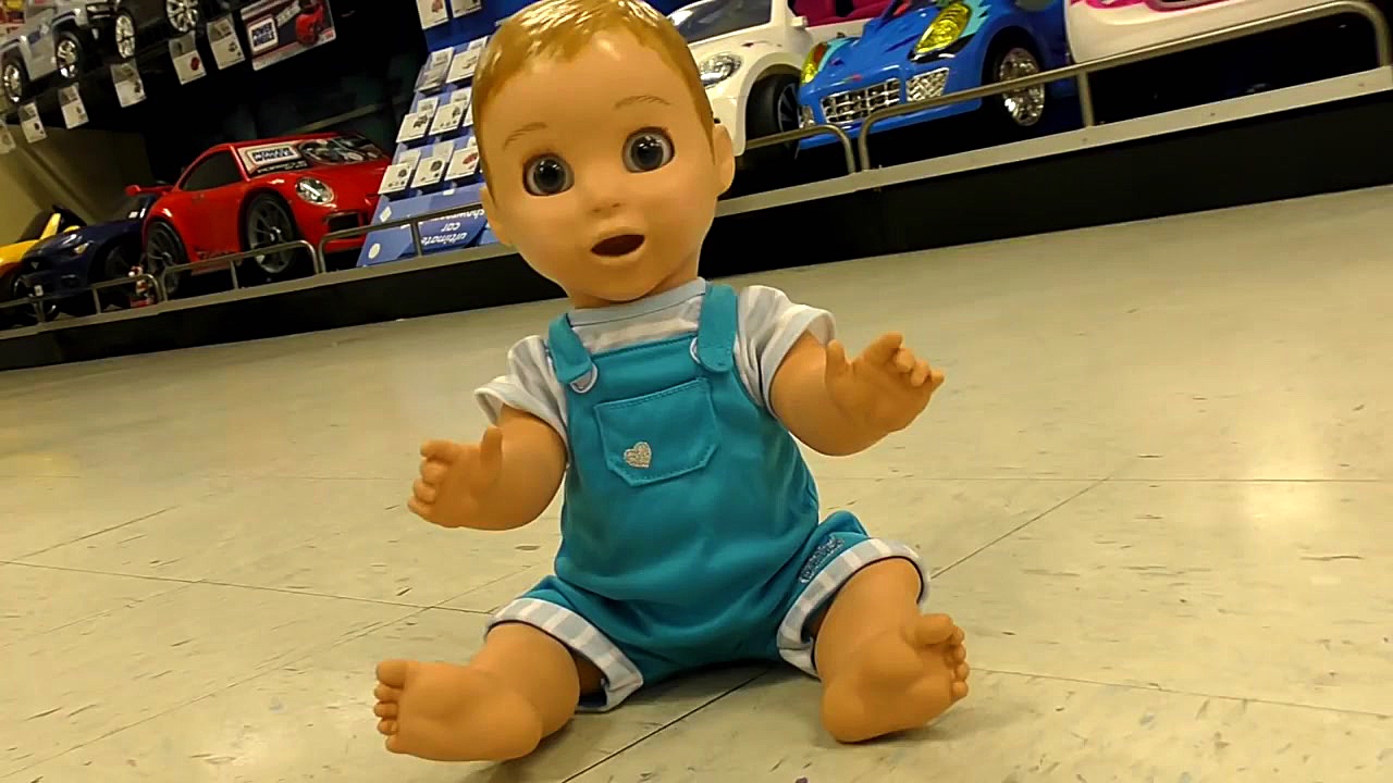 دایانا همراه عروسکش برای خرید...