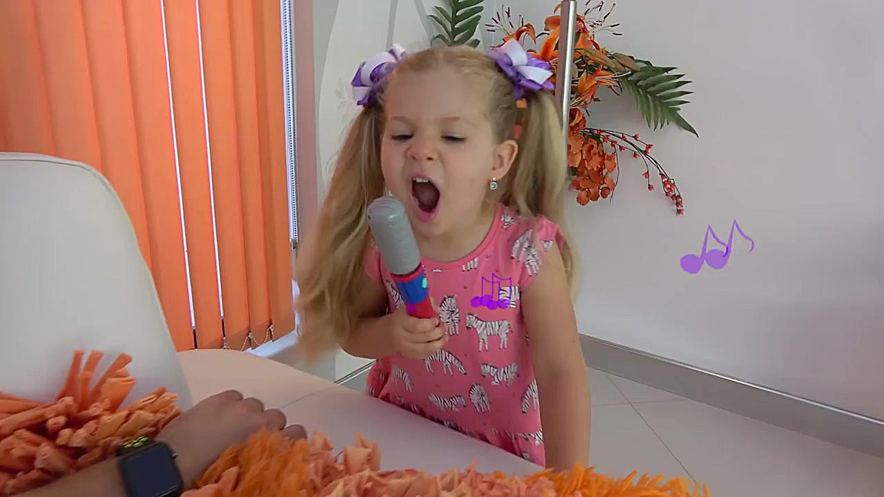 دیانا و بابایی با وسایل موسیقی...