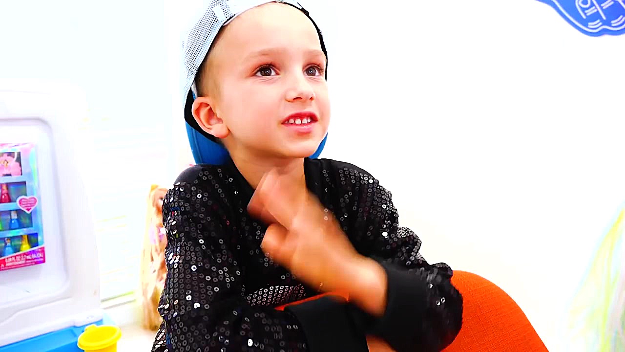 برنامه کودک: ولاد و نیکیتا با...