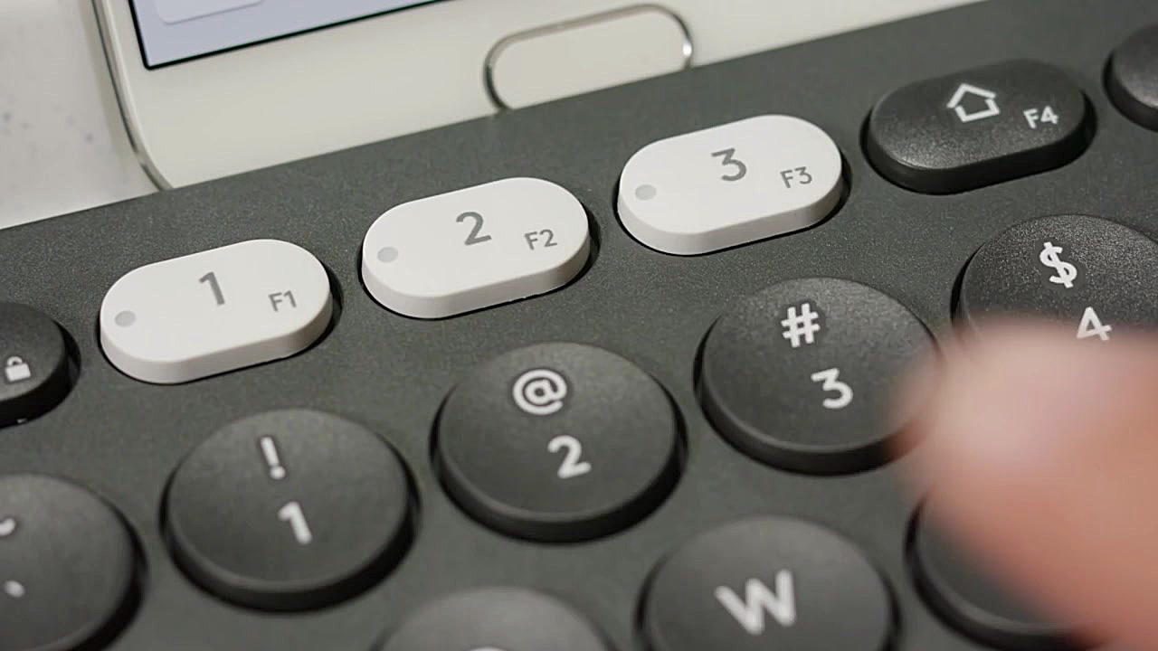 کیبرد وایرلس بلوتوثی Logitech...