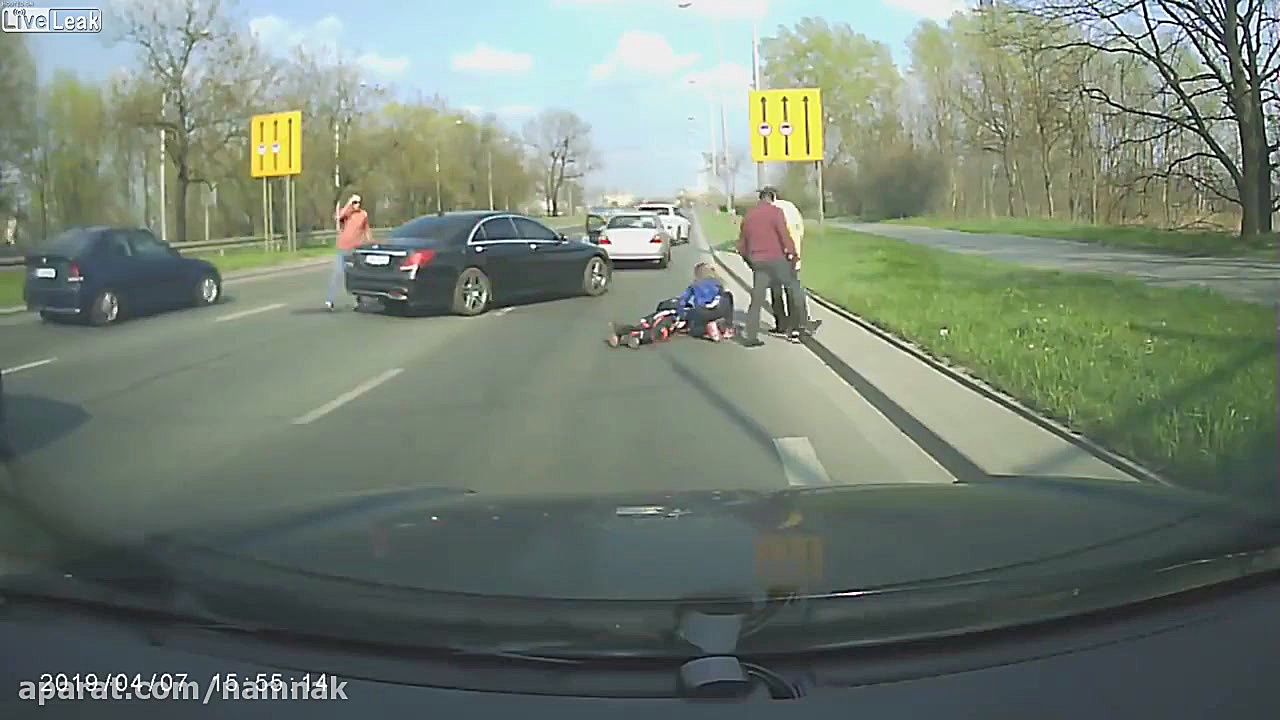 لحظه برخورد وحشتناک موتورسوار...