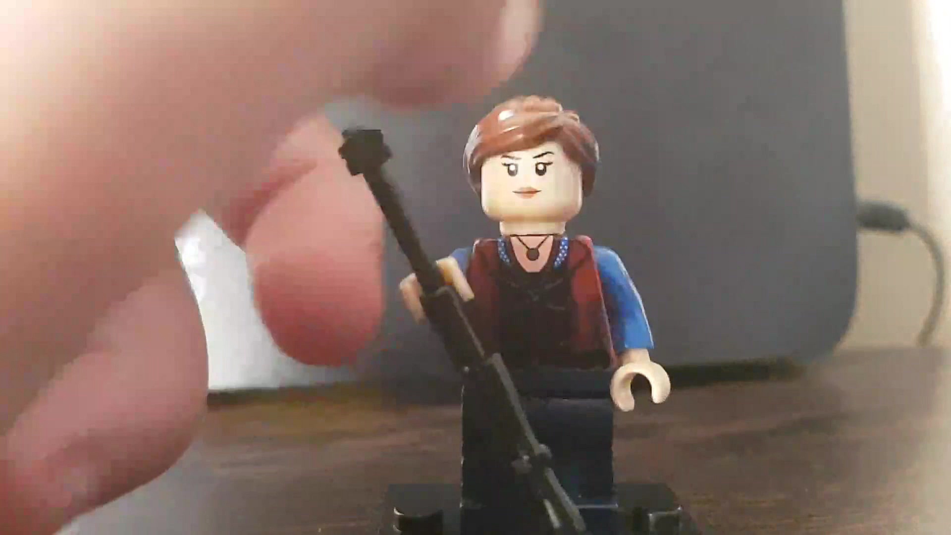 lego the last of us minifigure...