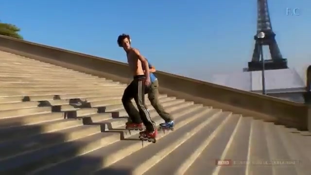 پایین آمد از پله ها با اسکیت