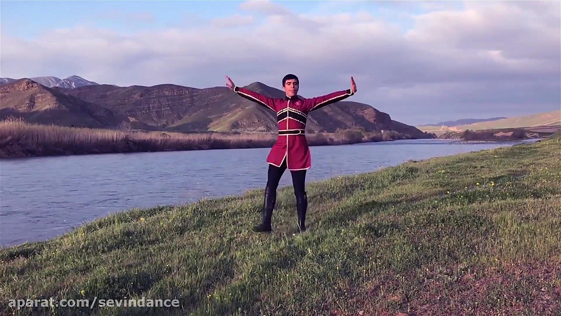 رقص آذربایجانی زیبا کنار رود ا...