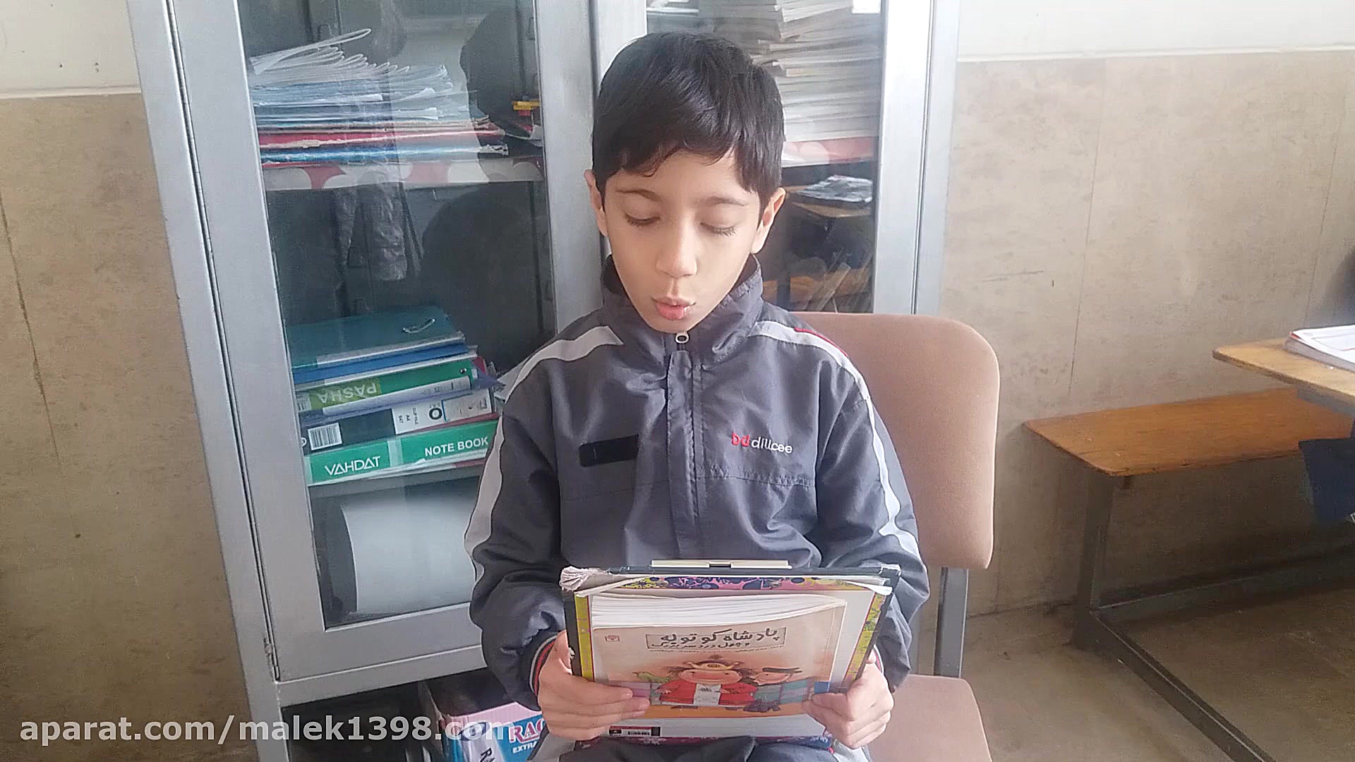 معرفی کتاب پادشاه کوتوله و 40...