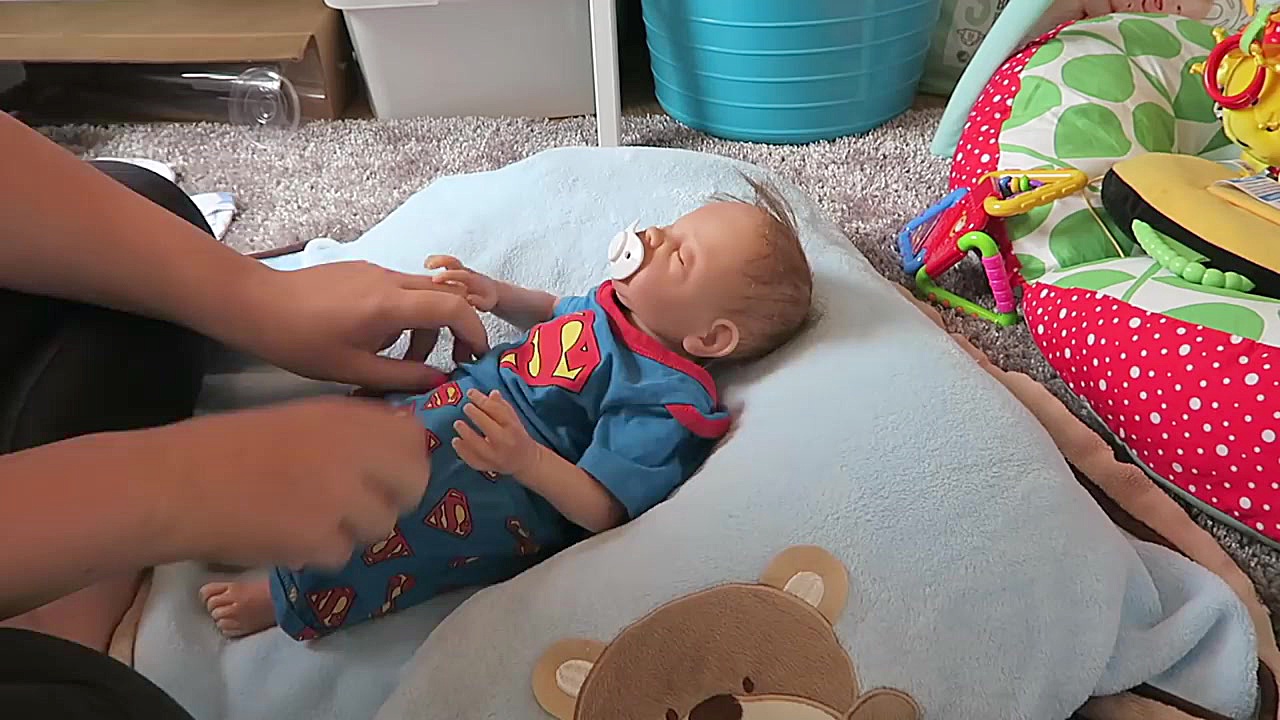 آموزش بچه داری: اموزش عوض کردن...