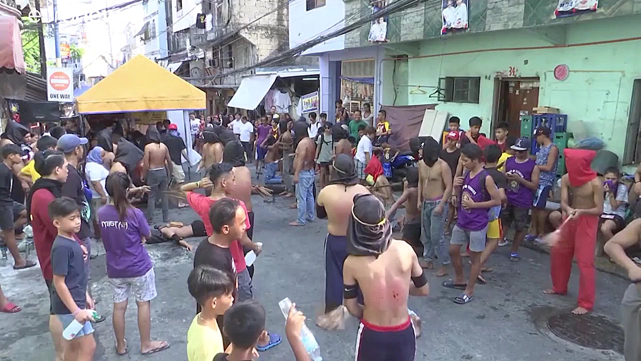 مراسم زنجیرزنی خونین کاتولیک‌ه...