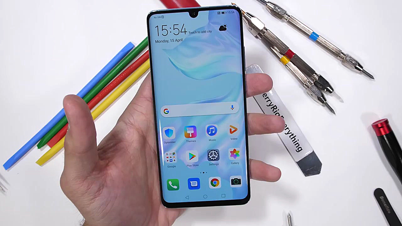 تست مقاومت هواوی پی 30 پرو در...