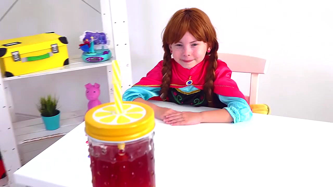 شاهزاده آلیس در رستوران با وسا...