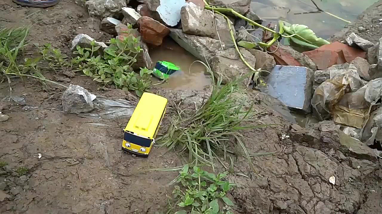 دنیای اسباب بازی: نجات اتوبوس...