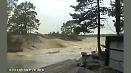 برخورد صاعقه با رودخانه