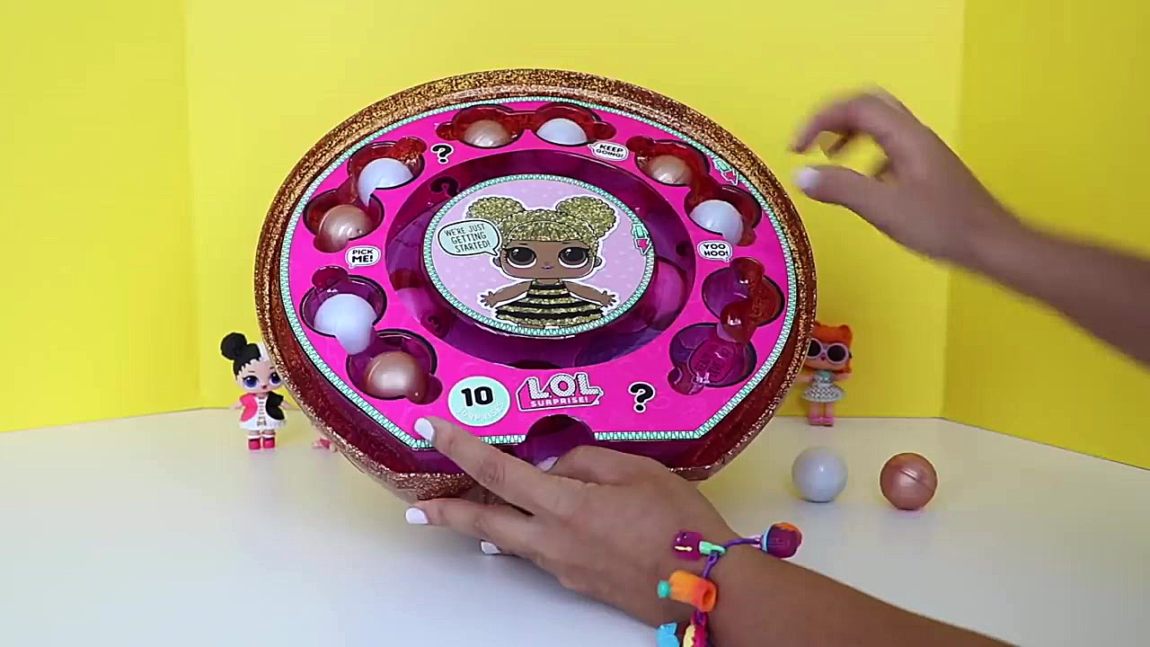 Muñecas L.O.L. Abriendo bola...