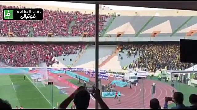 سنگ پرانی شدید بین هواداران پر...
