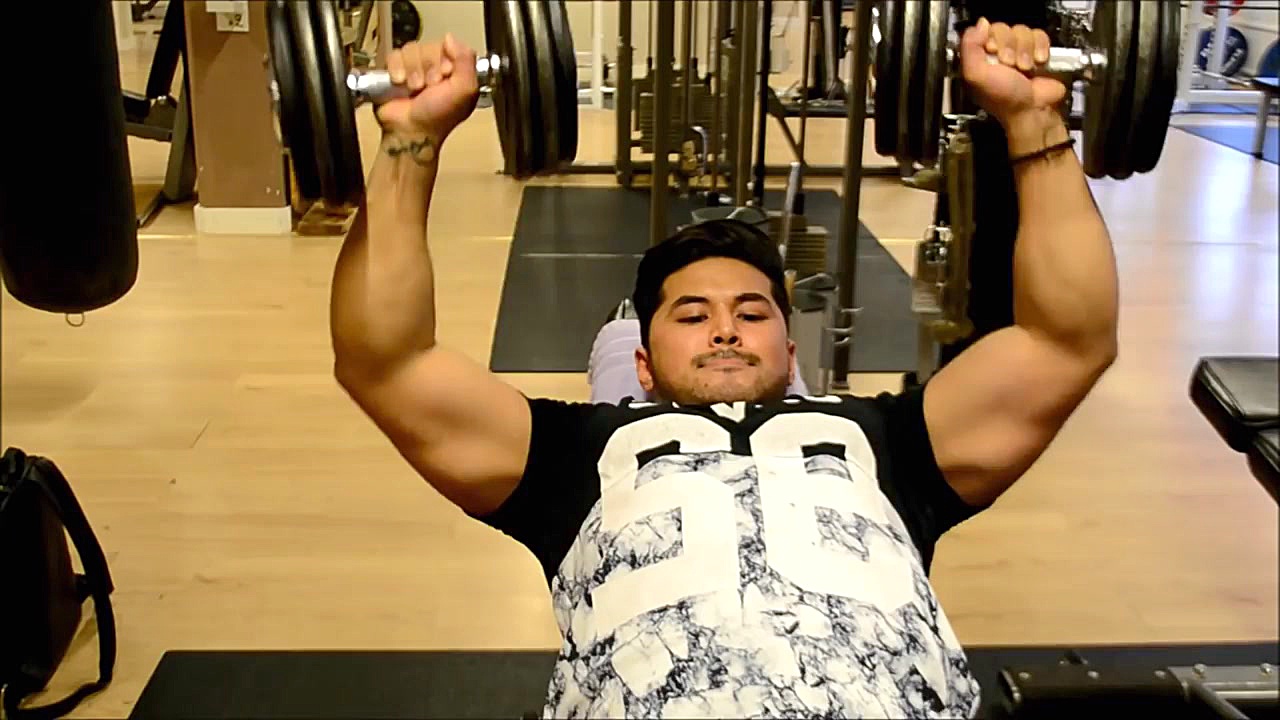 تمرین سینه  عضله سازی و تفکیک...