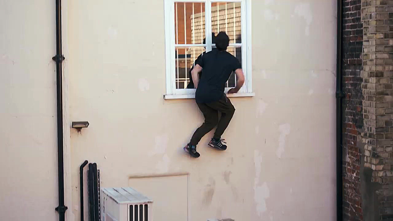 کلیپ پر قدرت از پارکور انگلستا...