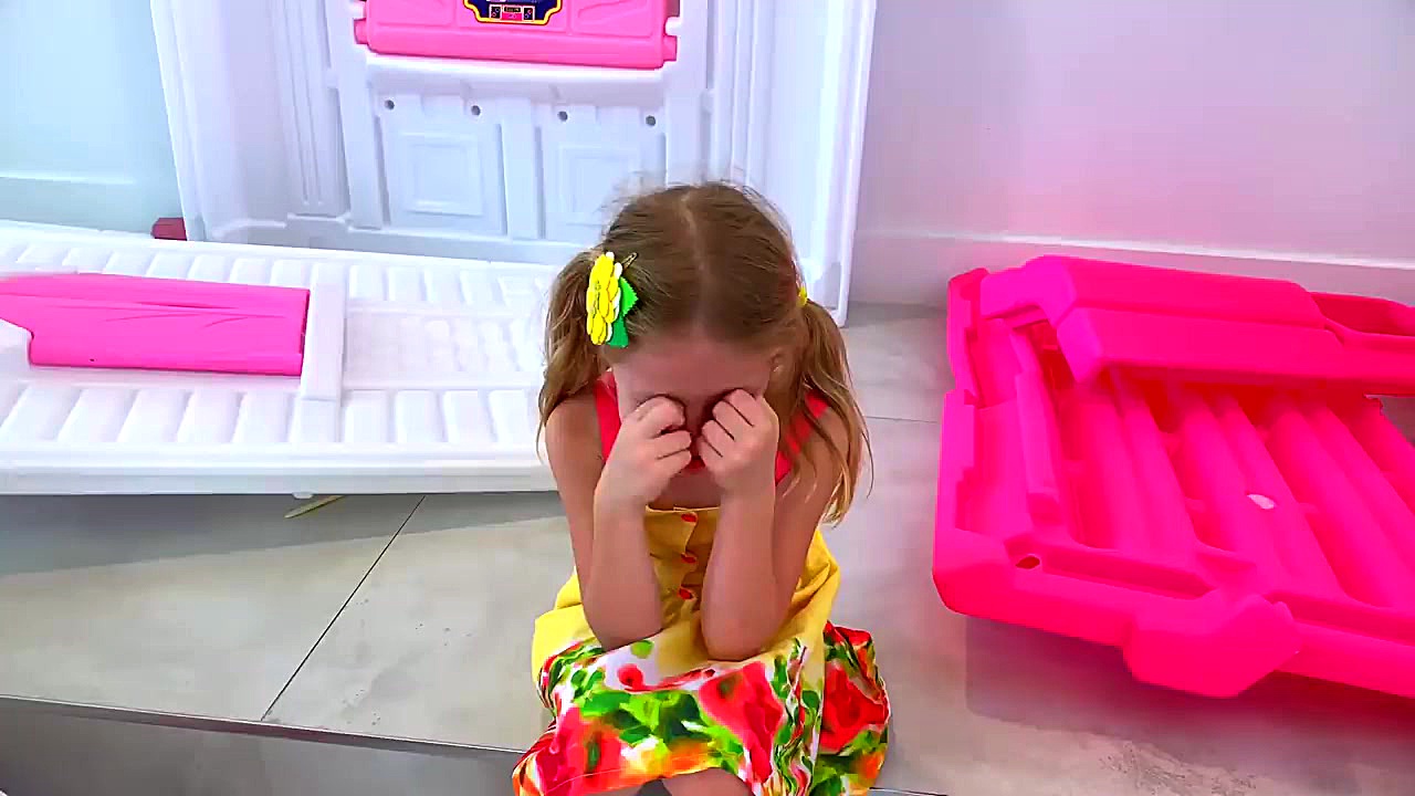 استیسی و بچه عروسک گنده