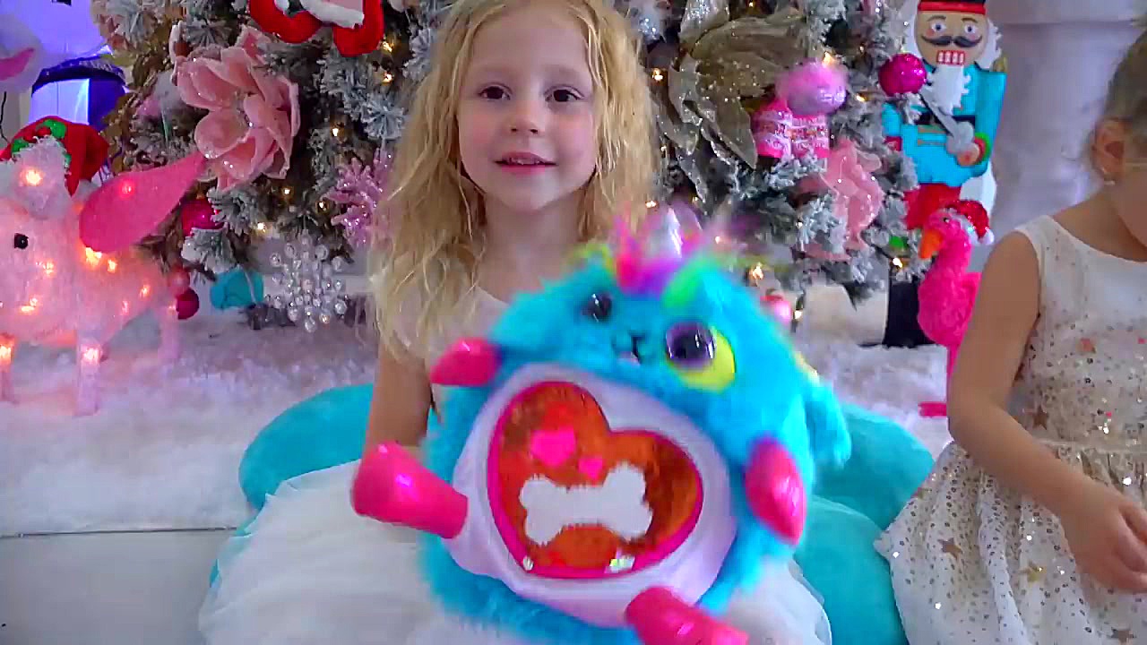 استیسی و دوستهاش با گرینچ خوش...