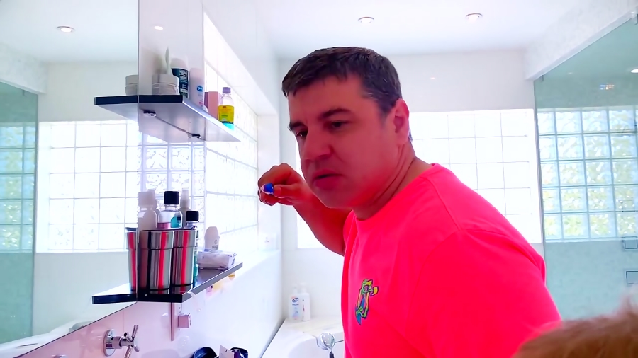 استیسی و بابایی با هم به مدسه...