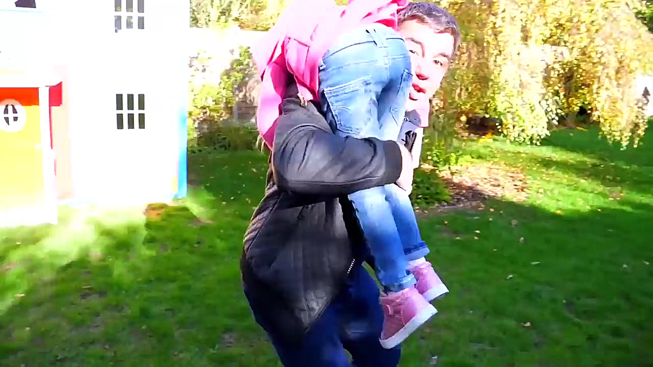 استیسی و بابایی به خانه سرگرمی...