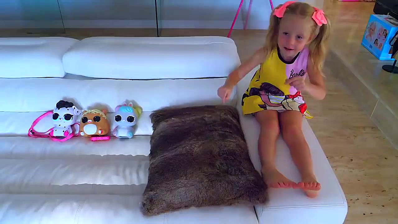 ناستیا با عروسک های بامزه قایم...