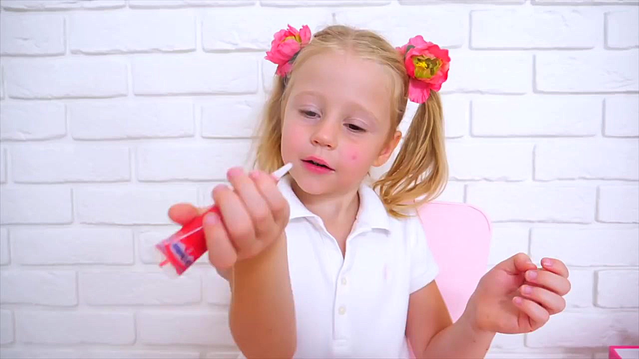 استیسی و بابایی با اسباب بازی...