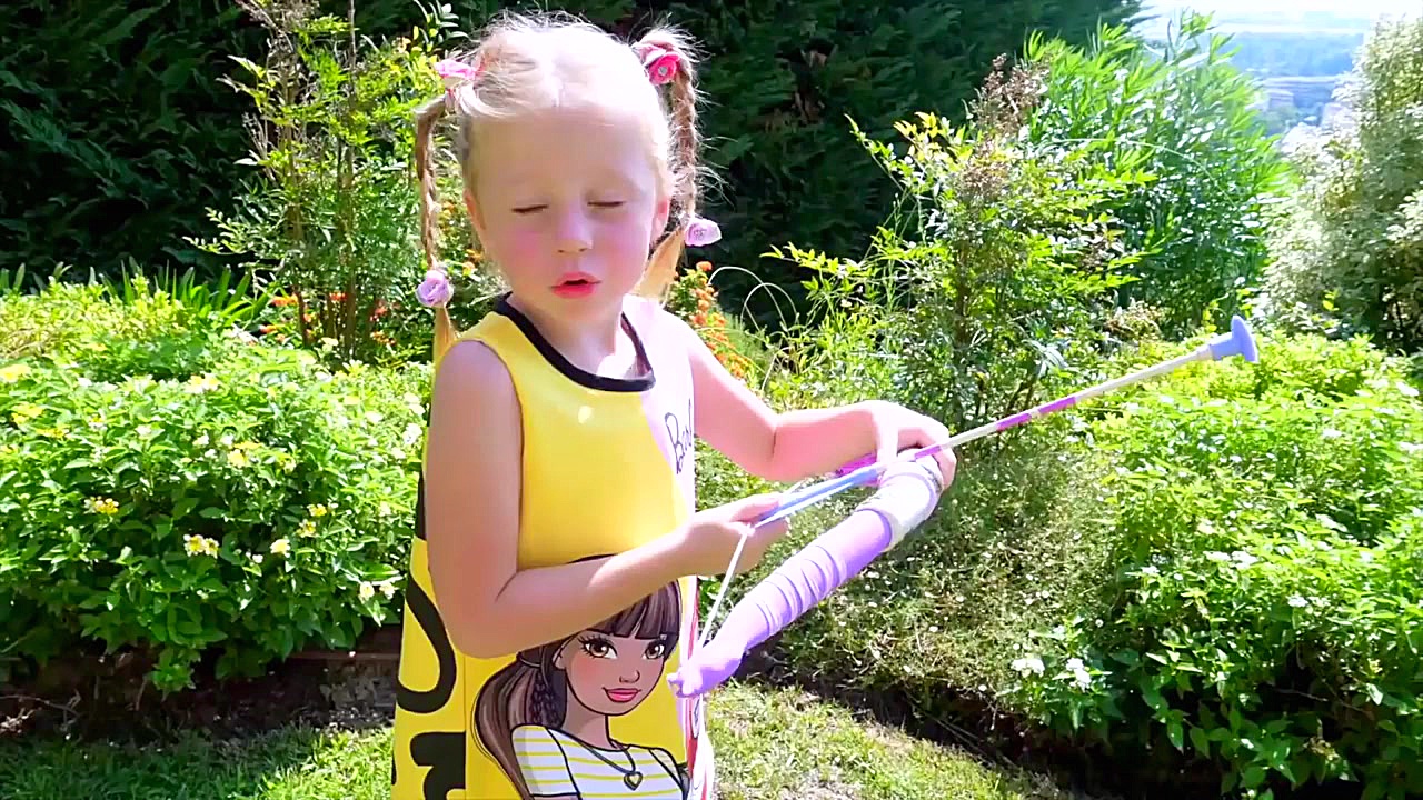 ناستیا و بابا با اسباب بازی ها...