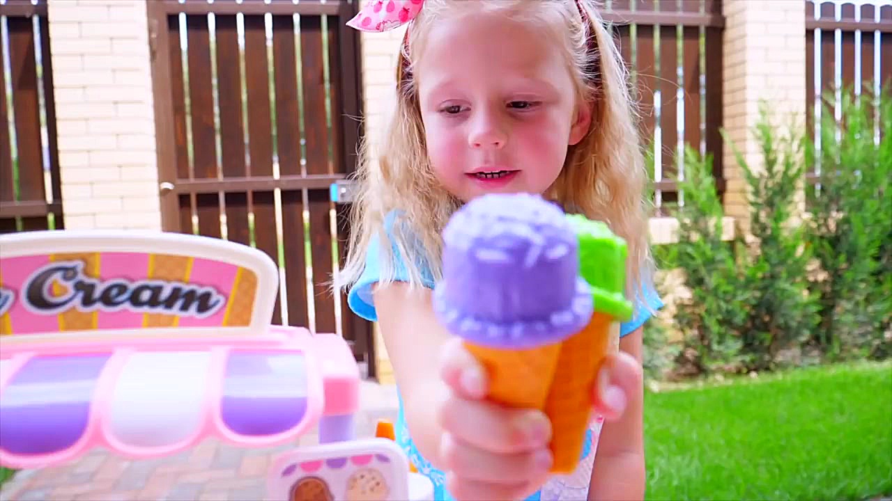 استیسی از بچه عروسک پرستاری می...