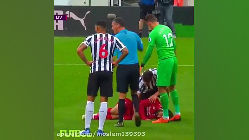 لحظه مصدوم شدن محمد صلاح در با...