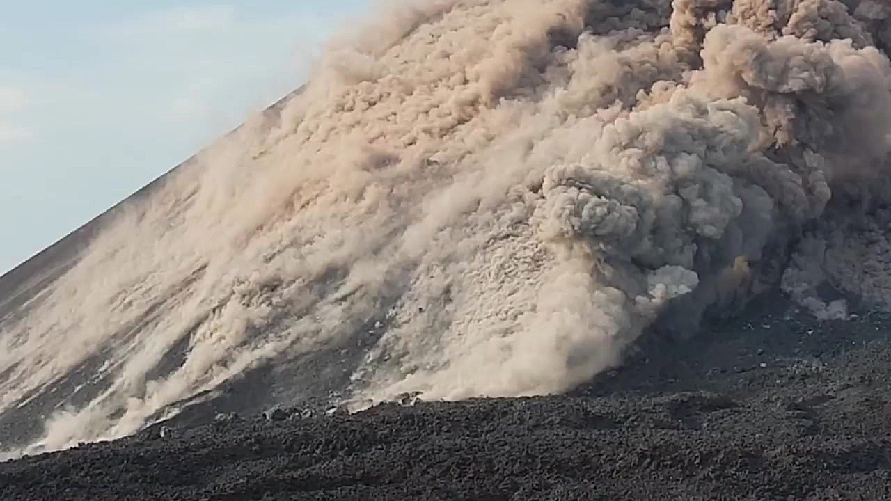 انفجار عظیم و فوران وحشتناک آت...