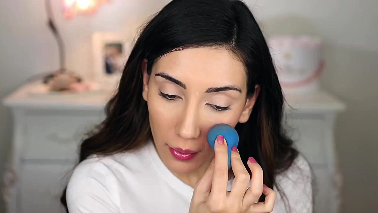 امتحان و نقد لوازم آرایش عجیب...