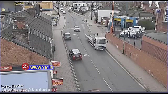 تصادف با دیوار به دلیل ویراژ د...