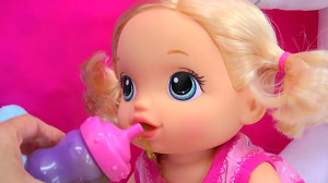 باز کردن و نشون دادن عروسک های...