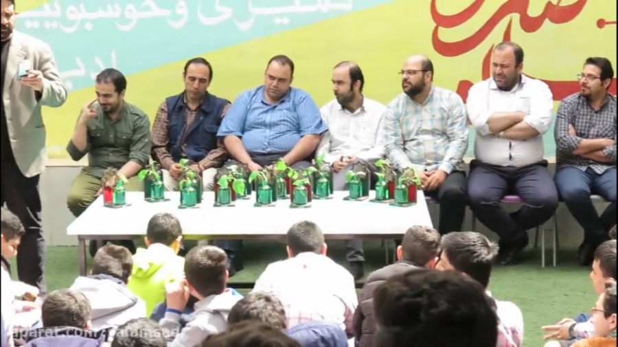 مراسم تقدیر از معلمان دبیرستان...