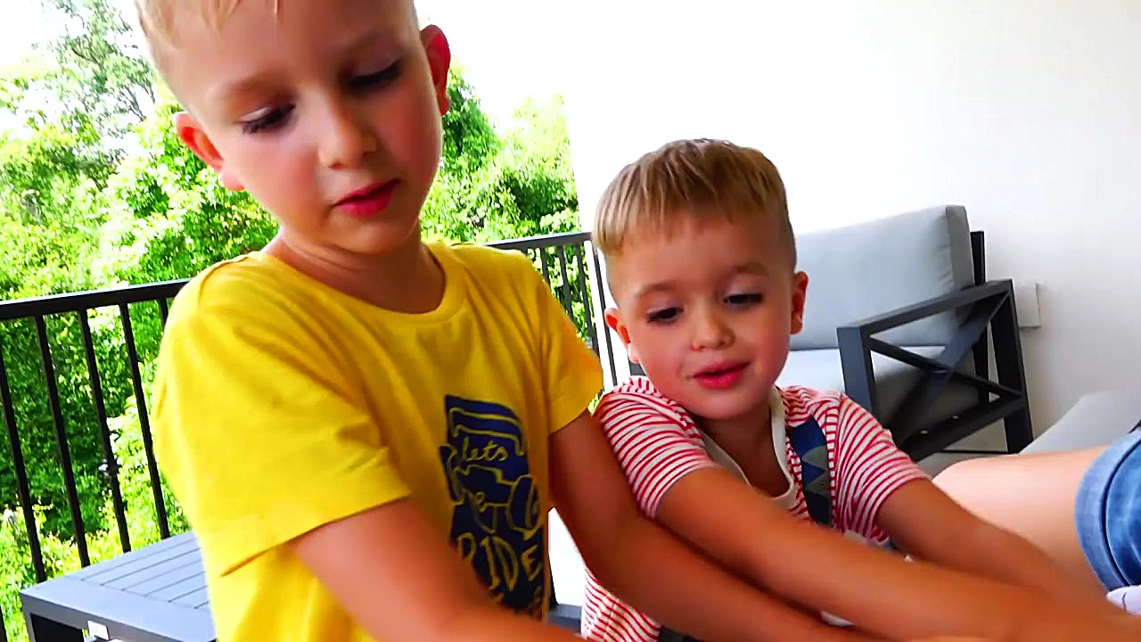 ولاد و مامان خواب آلود در پارک...