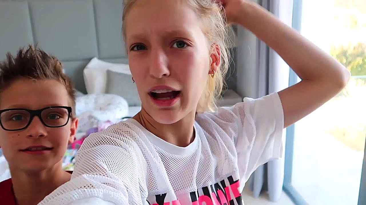 خواهر در برابر برادر ما داريم...