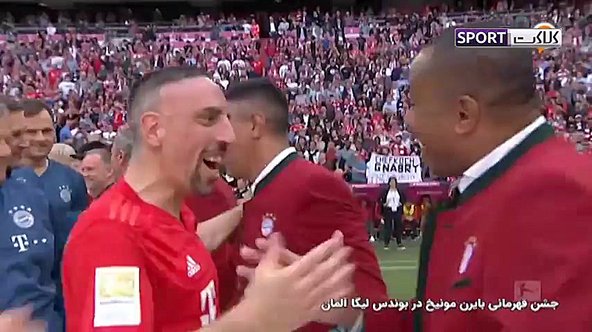 اهدا جام قهرمانی بوندسلیگا به...