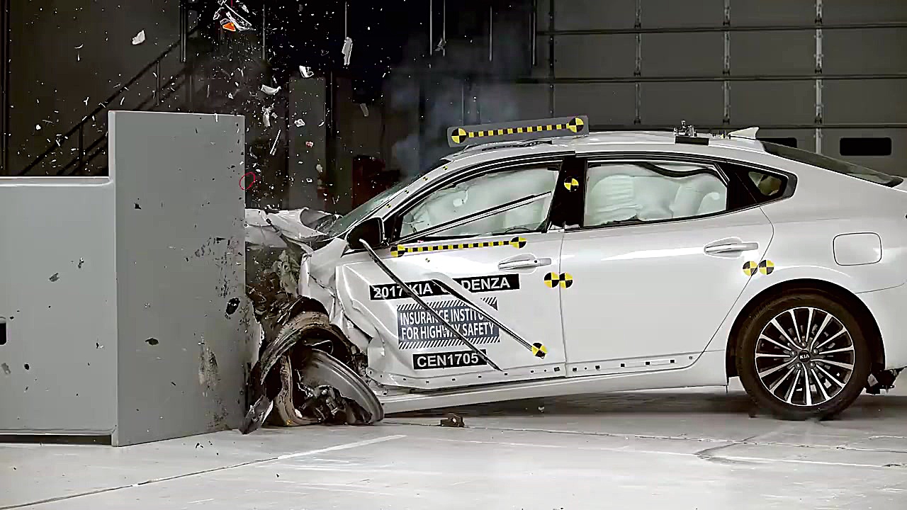 تست تصادف کیا کادنزا