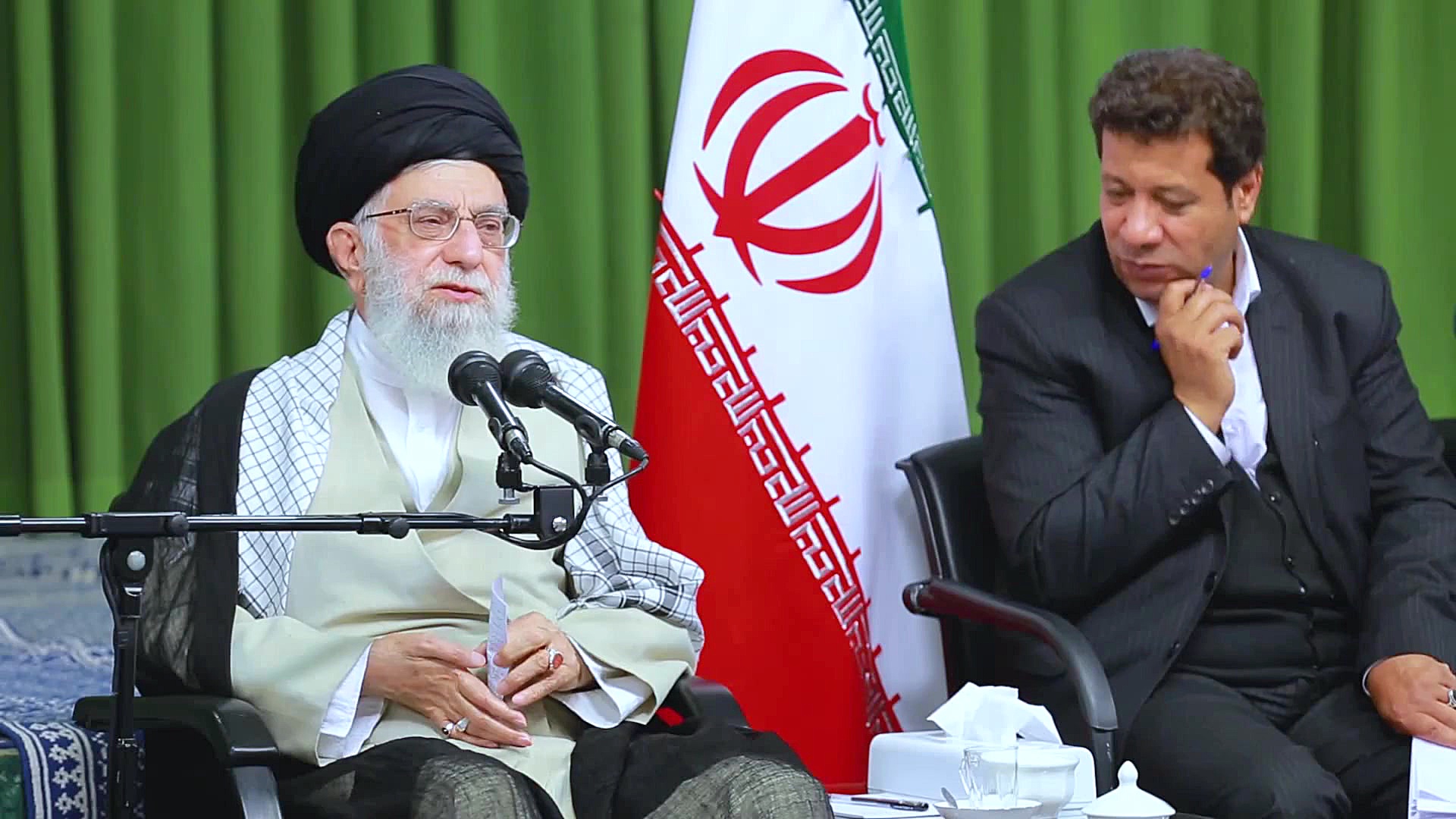 آیت الله خامنه ای: نگران زبان...