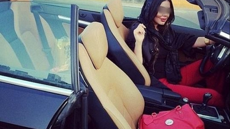 حمله مردم به دختر پورشه سوار