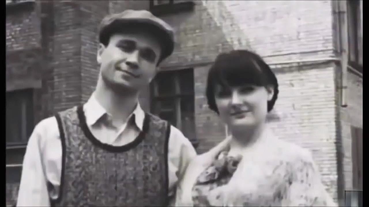 فرازمینیان قسمت ۳۰۵ مسافر زمان...