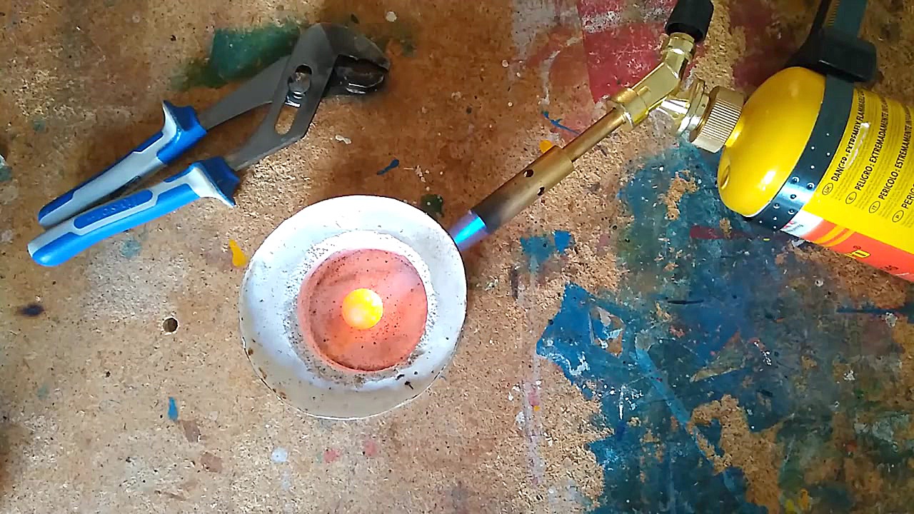 Bola al Rojo sobre fulminantes...